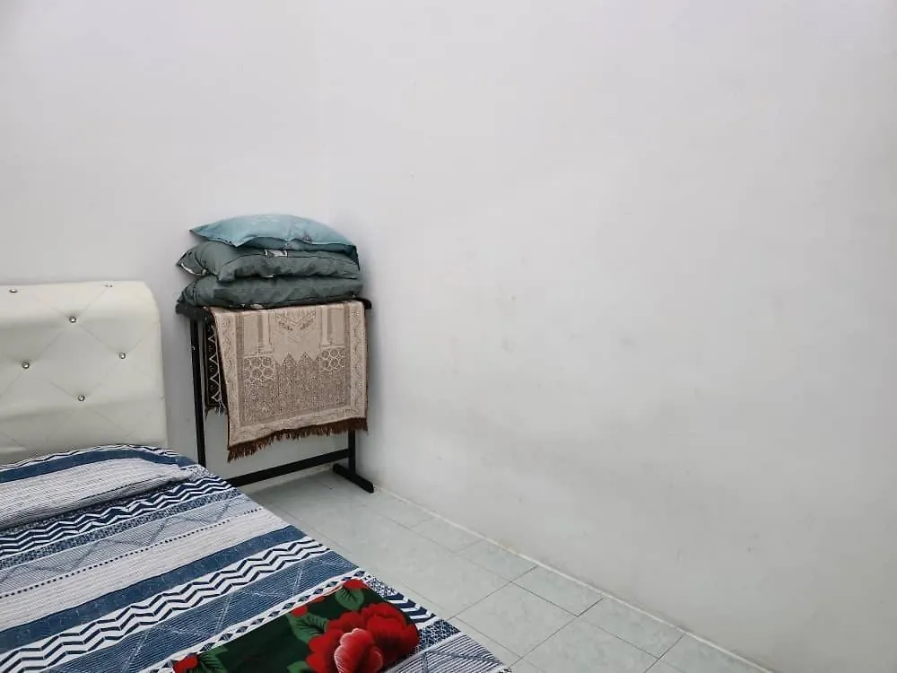 D'Haja 32 Klia Sepang With 2 Airconds & Free Wifi Villa Banting  Malaysia