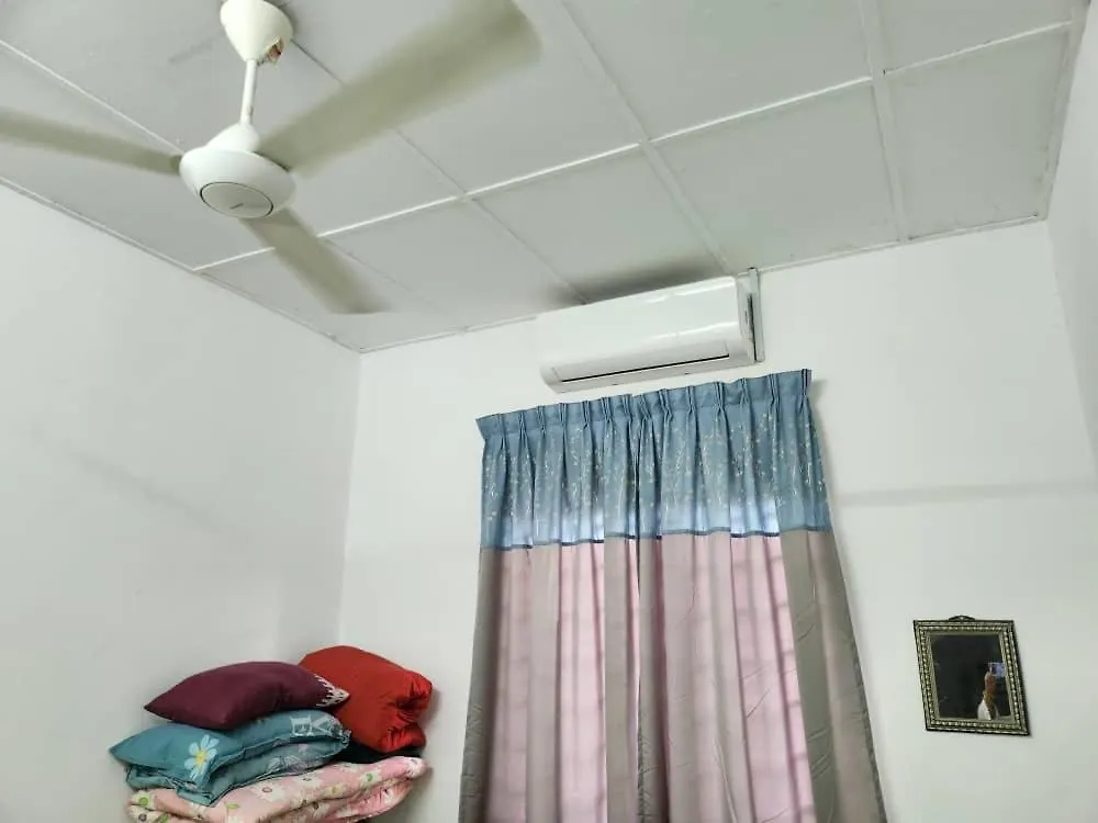 D'Haja 32 Klia Sepang With 2 Airconds & Free Wifi Villa Banting  0*, Banting (Selangor) Malaysia
