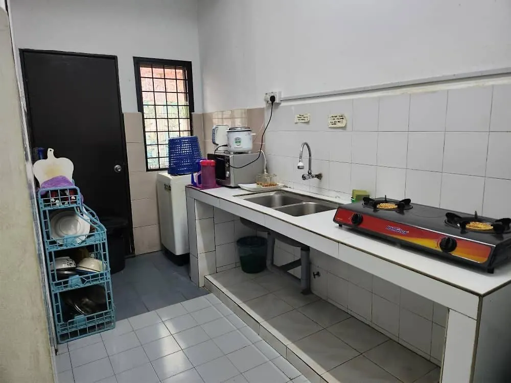 D'Haja 32 Klia Sepang With 2 Airconds & Free Wifi Villa Banting  Holiday home Banting (Selangor)